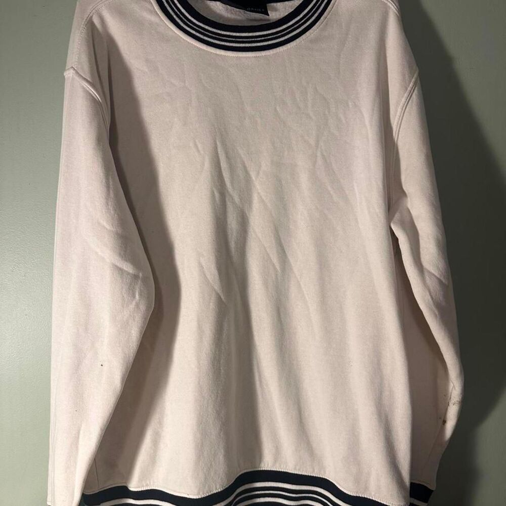 No-boundaries Women's White and Cream Sweatshirt